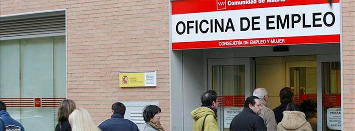 El paro baja a su menor nivel en siete años tras caer en 124.349 personas en junio