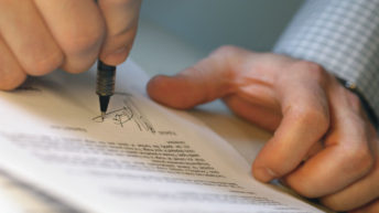 Obligaciones subordinadas: la entidad financiera no cumple con la obligación de información si ésta se omite en la oferta o asesoramiento