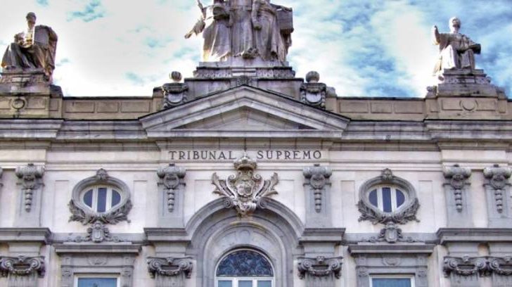 Los condenados a penas de inhabilitación para cargo público no serán elegibles aunque la sentencia no sea firme